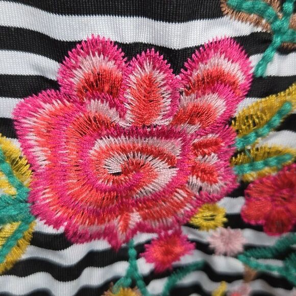 Maurices Striped T-shirt Dress Floral Embroidery Jersey Knit Shift A-Line Casual - Picture 3 of 13